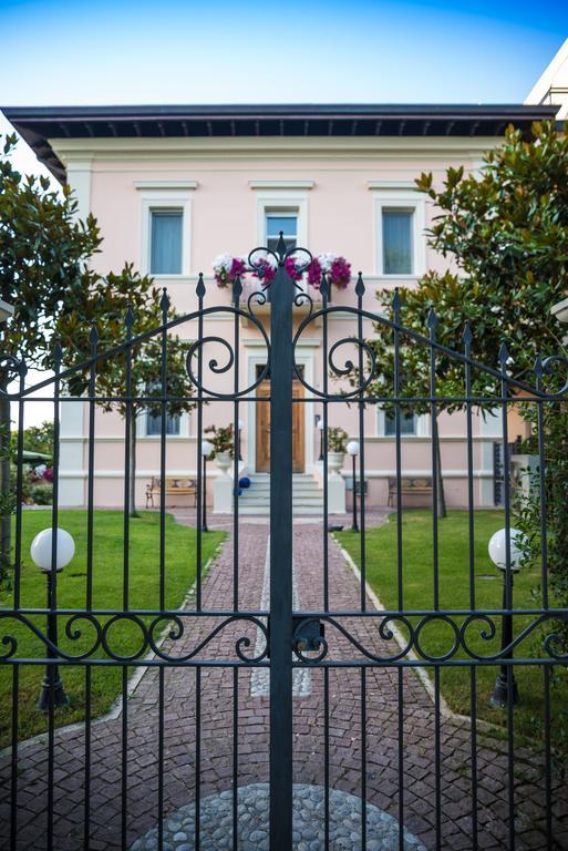 Villa Fiorita Cattolica Exterior photo