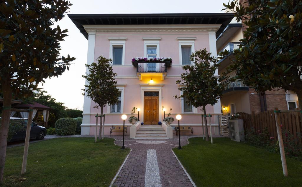Villa Fiorita Cattolica Exterior photo